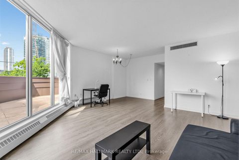 Photo 9 at 102 - 3 Duplex Avenue, Newtonbrook West, Toronto