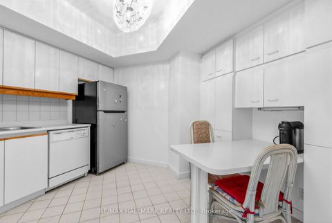 Photo 13 at 102 - 3 Duplex Avenue, Newtonbrook West, Toronto