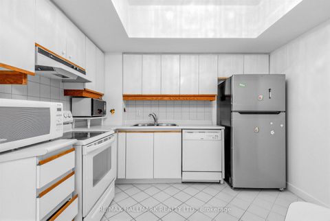 Photo 14 at 102 - 3 Duplex Avenue, Newtonbrook West, Toronto