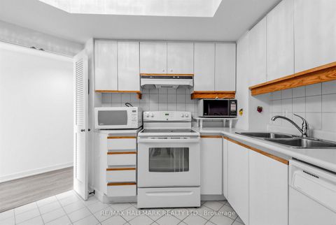 Photo 16 at 102 - 3 Duplex Avenue, Newtonbrook West, Toronto