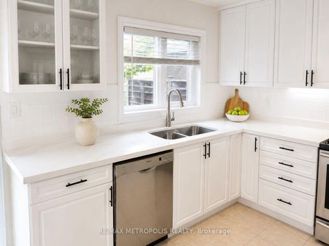 Photo 10 at 58 Lady Loretta Lane, Patterson, Vaughan