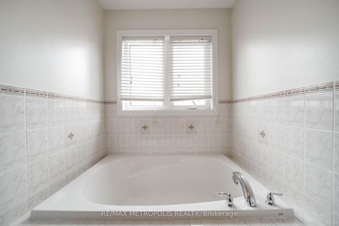 Photo 23 at 58 Lady Loretta Lane, Patterson, Vaughan