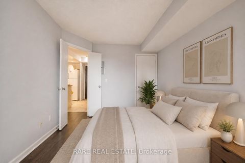 Photo 2 at 2209 - 8 Park Road, Moore Park, Toronto