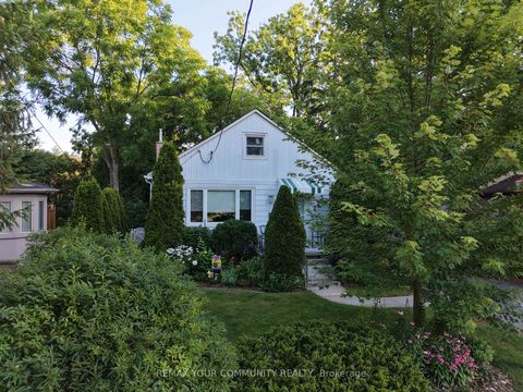 Photo 1 at 223 Richmond Street, Mill Pond, Richmond Hill