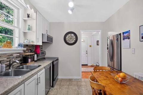 Photo 6 at 223 Richmond Street, Mill Pond, Richmond Hill