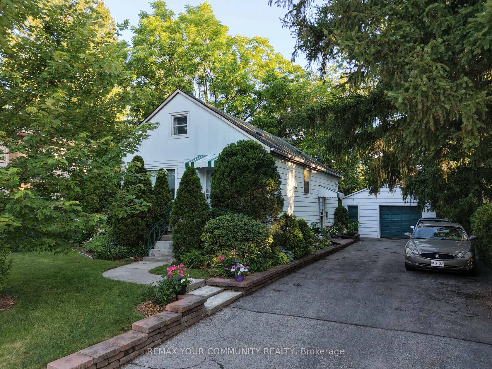 223 Richmond Street, Mill Pond, Richmond Hill photo 1