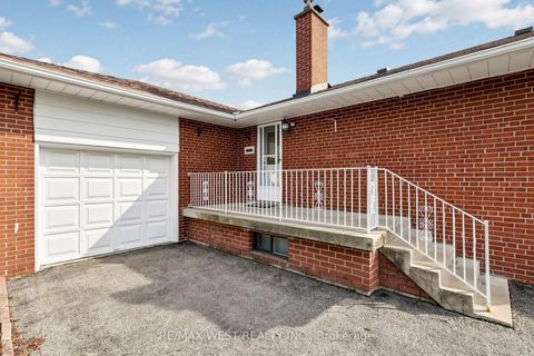 Photo 4 at 32 Allonsius Drive, West Deane, Toronto