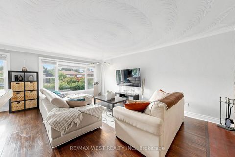 Photo 6 at 32 Allonsius Drive, West Deane, Toronto