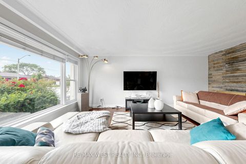 Photo 7 at 32 Allonsius Drive, West Deane, Toronto