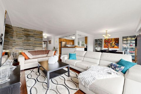 Photo 8 at 32 Allonsius Drive, West Deane, Toronto