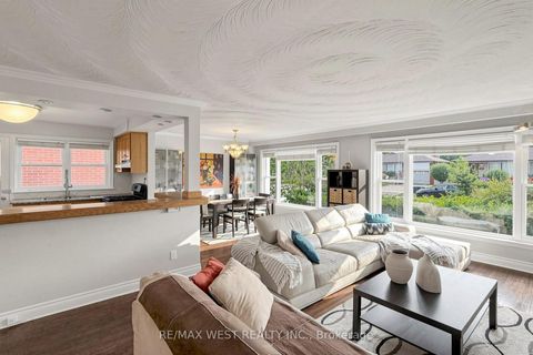 Photo 9 at 32 Allonsius Drive, West Deane, Toronto