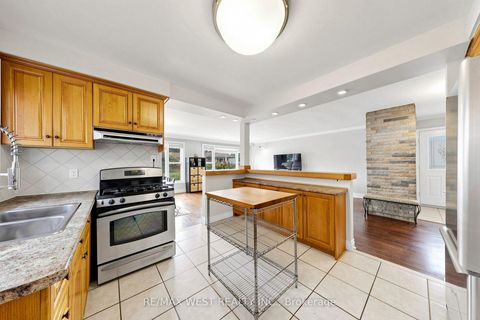 Photo 13 at 32 Allonsius Drive, West Deane, Toronto