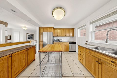 Photo 14 at 32 Allonsius Drive, West Deane, Toronto