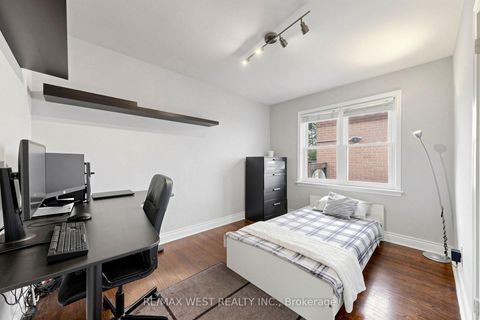 Photo 18 at 32 Allonsius Drive, West Deane, Toronto
