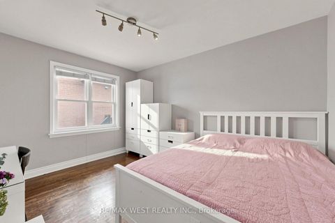 Photo 22 at 32 Allonsius Drive, West Deane, Toronto
