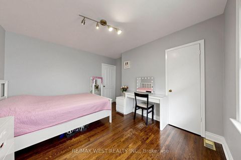 Photo 24 at 32 Allonsius Drive, West Deane, Toronto