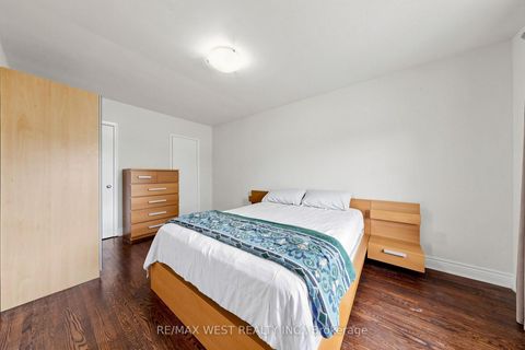 Photo 25 at 32 Allonsius Drive, West Deane, Toronto