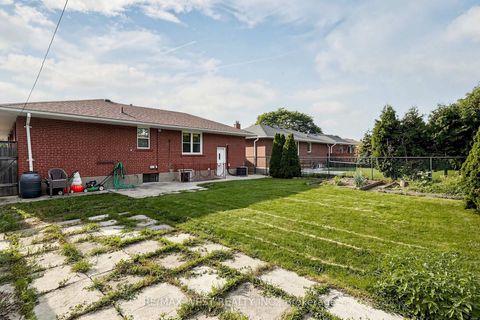 Photo 39 at 32 Allonsius Drive, West Deane, Toronto