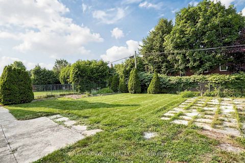 Photo 40 at 32 Allonsius Drive, West Deane, Toronto