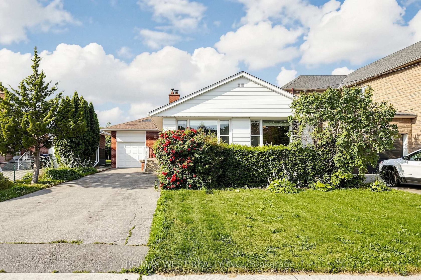32 Allonsius Drive, West Deane, Toronto 