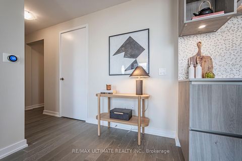 Photo 13 at 1208 - 1 Yorkville Avenue, Annex, Toronto