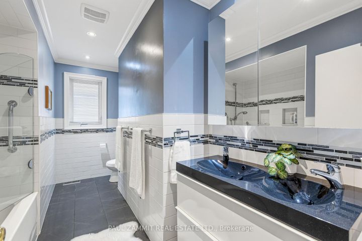 Photo 14 at 29 Heathview Avenue, Bayview Village, Toronto