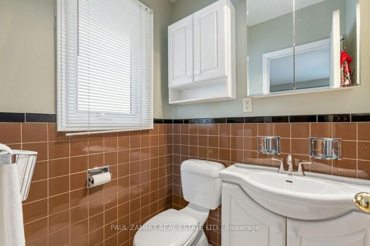 Photo 17 at 29 Heathview Avenue, Bayview Village, Toronto