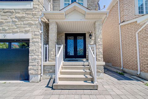 Photo 3 at 9 Aidan Drive, Vellore Village, Vaughan
