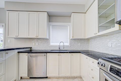 Photo 17 at 9 Aidan Drive, Vellore Village, Vaughan