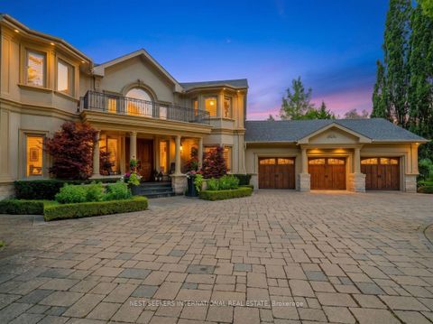 Photo 2 at 60 Rachelle Court, Kleinburg, Vaughan