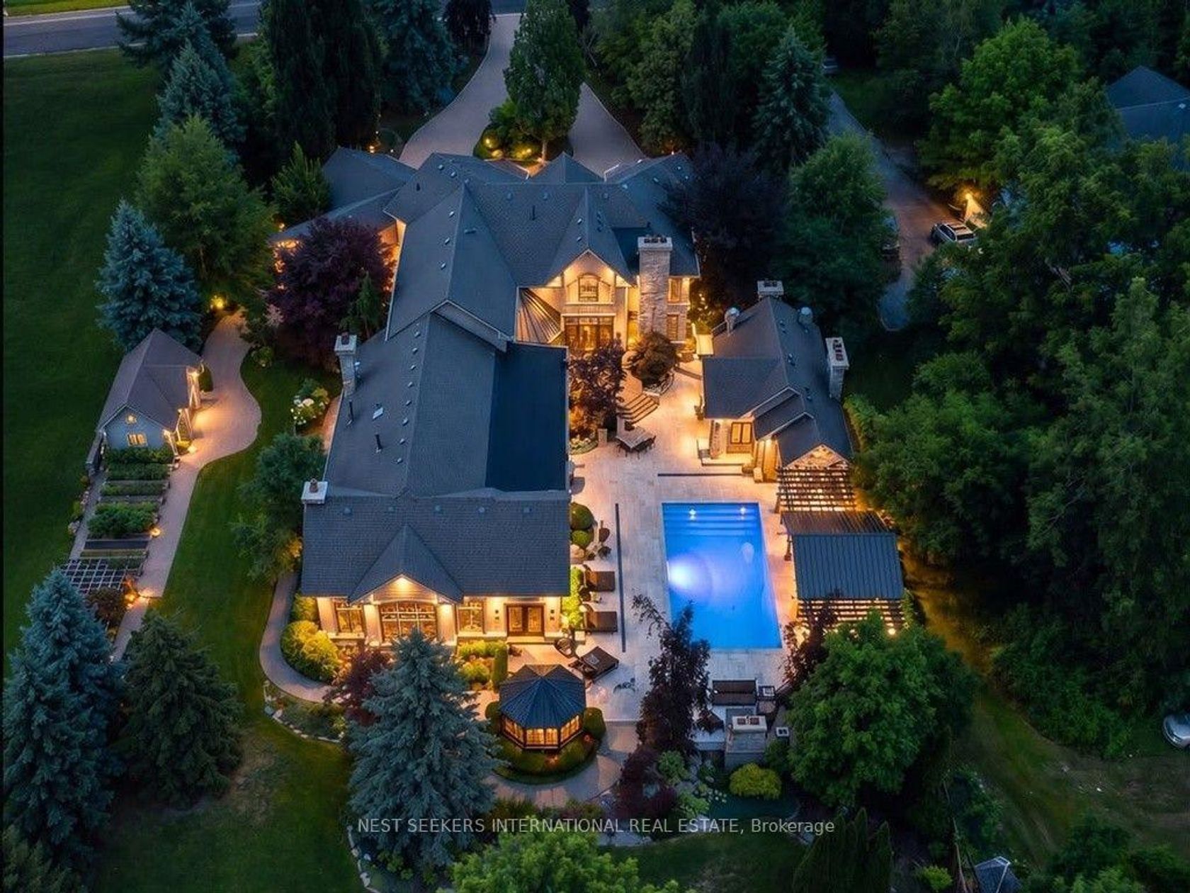 60 Rachelle Court, Kleinburg, Vaughan photo number 2