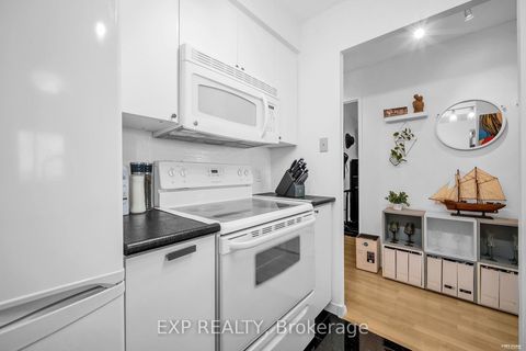 Photo 15 at 1016 - 8 Lee Centre Drive N, Woburn, Toronto