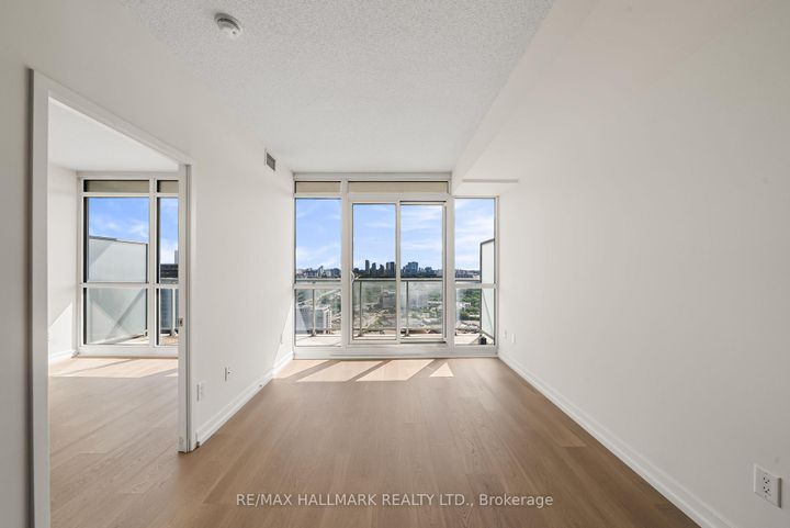 Photo 4 at 3102 - 121 McMahon Drive, Bayview Village, Toronto
