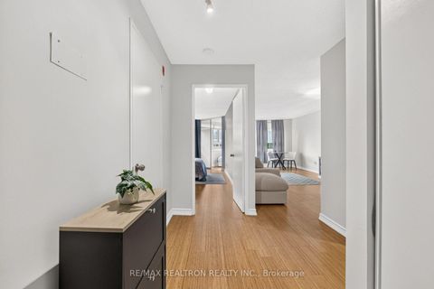 Photo 2 at 604 - 4 Park VISTA Crescent, Parkview, Toronto