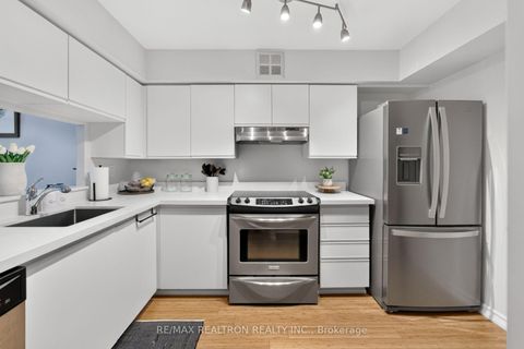 Photo 4 at 604 - 4 Park VISTA Crescent, Parkview, Toronto