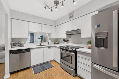 Photo 5 at 604 - 4 Park VISTA Crescent, Parkview, Toronto