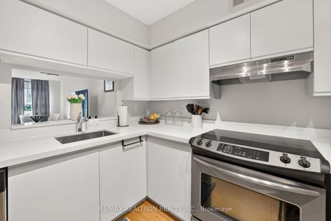 Photo 6 at 604 - 4 Park VISTA Crescent, Parkview, Toronto