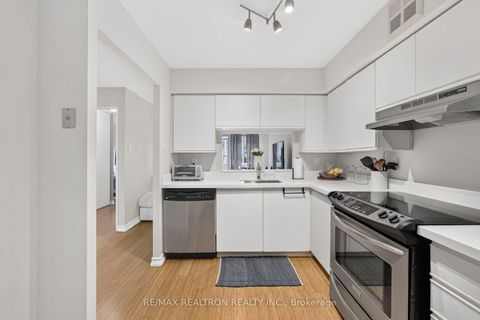 Photo 7 at 604 - 4 Park VISTA Crescent, Parkview, Toronto