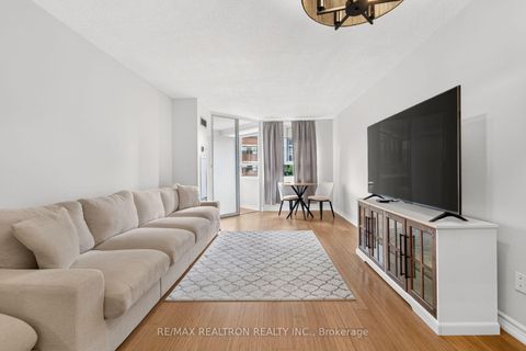 Photo 8 at 604 - 4 Park VISTA Crescent, Parkview, Toronto