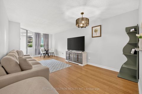 Photo 9 at 604 - 4 Park VISTA Crescent, Parkview, Toronto