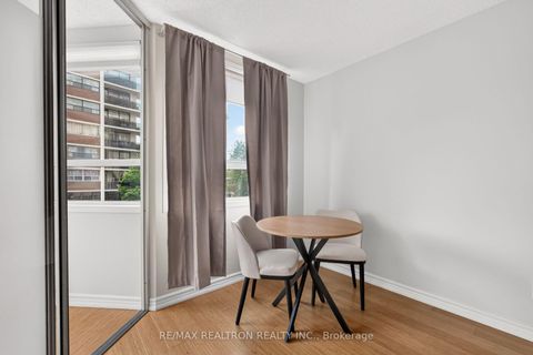 Photo 10 at 604 - 4 Park VISTA Crescent, Parkview, Toronto