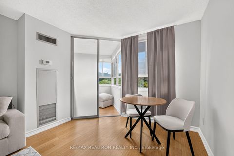 Photo 11 at 604 - 4 Park VISTA Crescent, Parkview, Toronto