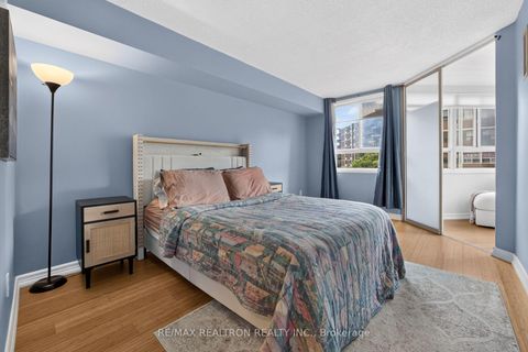 Photo 12 at 604 - 4 Park VISTA Crescent, Parkview, Toronto