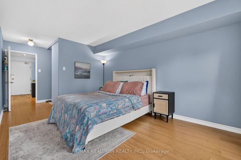 Photo 13 at 604 - 4 Park VISTA Crescent, Parkview, Toronto