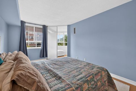 Photo 14 at 604 - 4 Park VISTA Crescent, Parkview, Toronto
