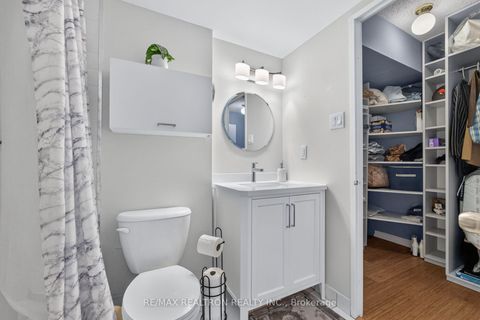 Photo 16 at 604 - 4 Park VISTA Crescent, Parkview, Toronto
