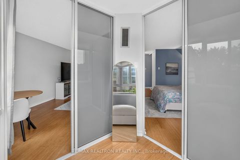 Photo 20 at 604 - 4 Park VISTA Crescent, Parkview, Toronto