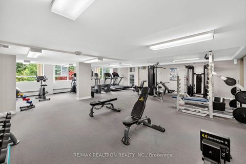Photo 26 at 604 - 4 Park VISTA Crescent, Parkview, Toronto