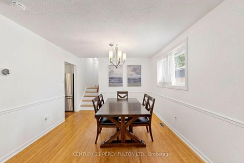 Photo 11 at 10 Devins Drive, Aurora Heights, Aurora