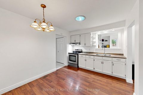 Photo 16 at 10 Devins Drive, Aurora Heights, Aurora